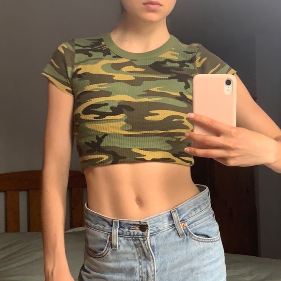 camo urban outfitters baby tee crop - Picture 3 of 4